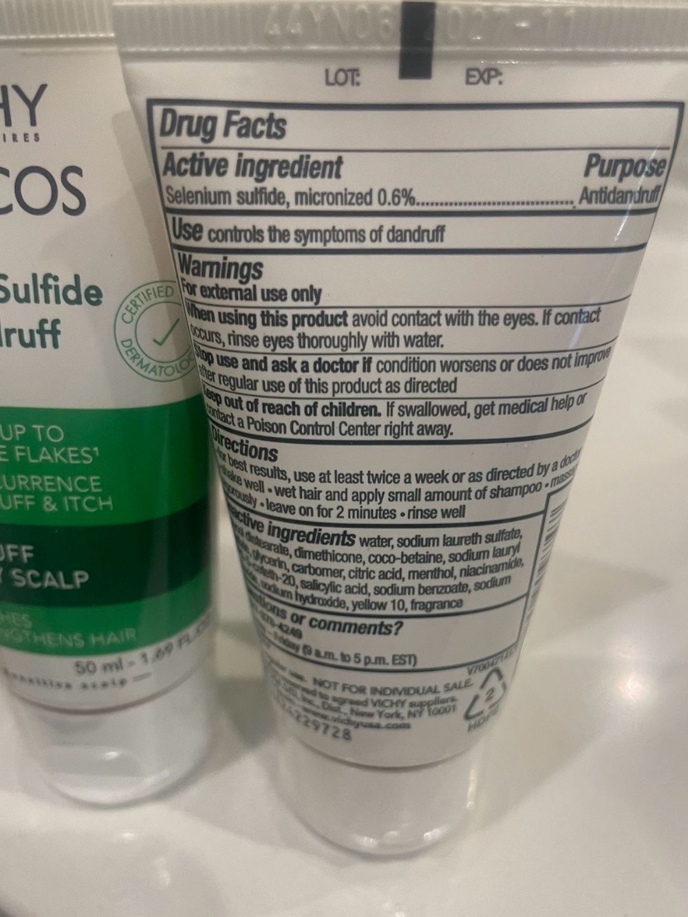 Vichy Dercos Selenium Sulfide Anti-Dandruff Shampoo — White & Green - Picture 2 of 3